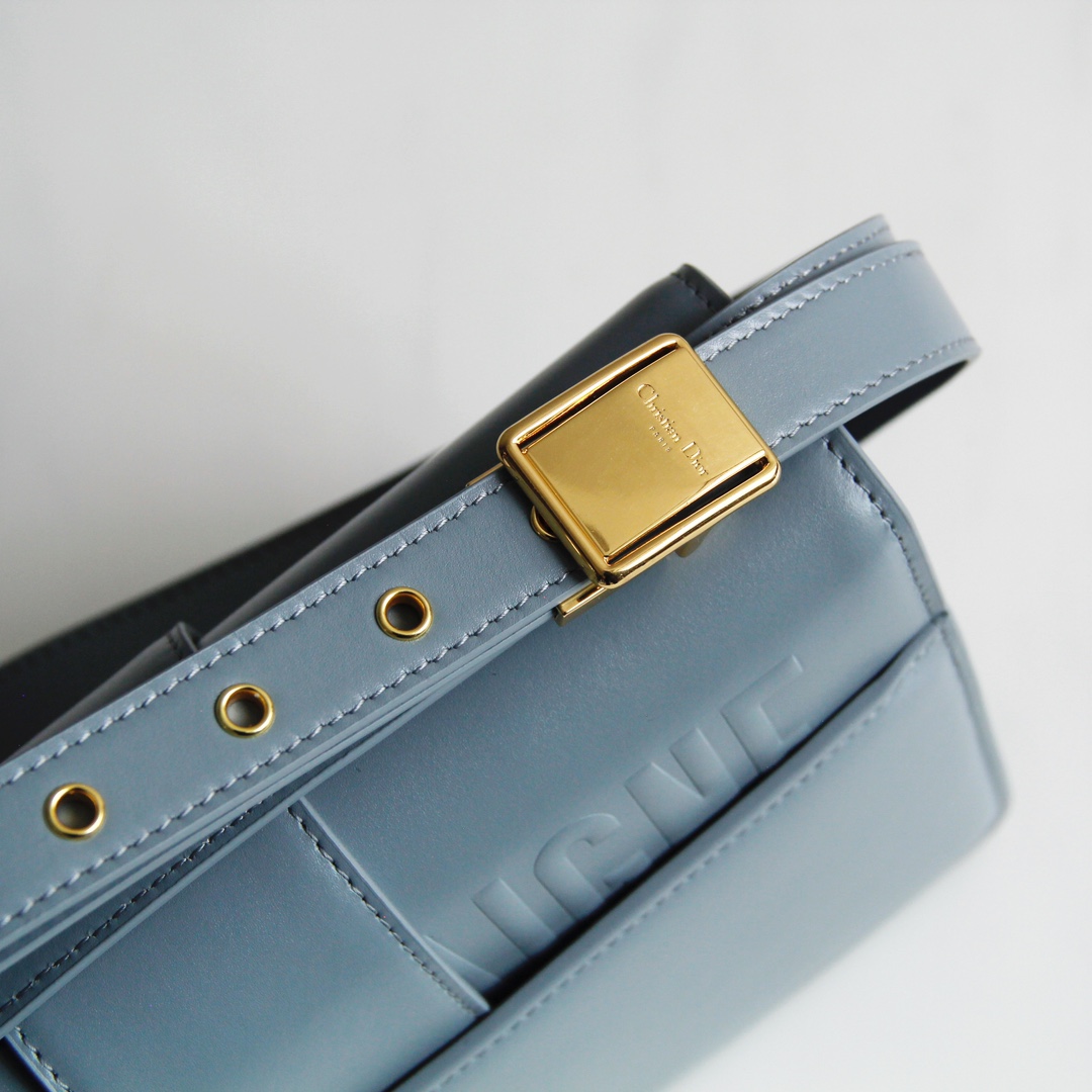 30 Montaigne Bag Light Blue Box Calfskin